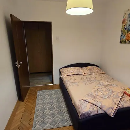 Elena * Konstanca