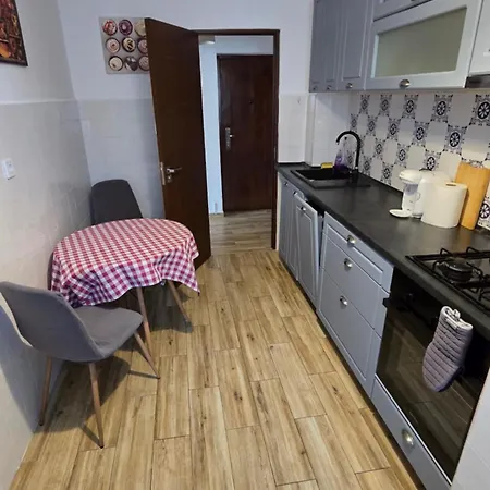Elena Apartman *